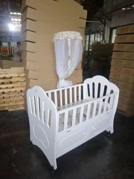 Lit Bébé Évolutif en Bois Blanc avec Flèche de Lit et Moustiquaire